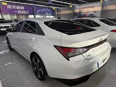 2022 Hyundai Elantra 1.5L CVT LUX Premium, белый — фото 5