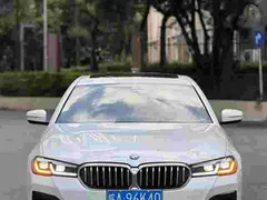 2022 BMW 5 Series 525Li M Sport Package, белый — фото 2