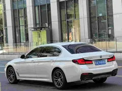 2022 BMW 5 Series 525Li M Sport Package, белый — фото 3