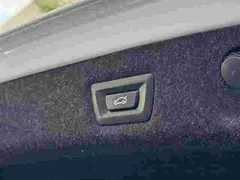 2022 BMW 5 Series 525Li M Sport Package, белый — фото 9