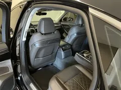 2022 Audi A8L 50 TFSI quattro Comfort Collector's Edition, чёрный — фото 27