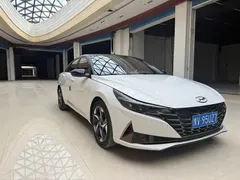 2022 Hyundai Elantra 1.5L CVT LUX Premium, белый — фото 3