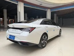 2022 Hyundai Elantra 1.5L CVT LUX Premium, белый — фото 4
