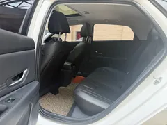 2022 Hyundai Elantra 1.5L CVT LUX Premium, белый — фото 7