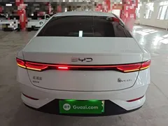 2025 BYD Qin PLUS DM-i PHEV Smart Driving 55km Leading, белый — фото 6