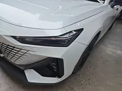 2022 Changan UNI-V 1.5T Premium, белый — фото 24