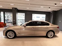 2022 BMW 5 Series 525Li Luxury Package — фото 3
