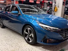 2022 Hyundai Elantra 1.5L CVT LUX Premium, синий — фото 3