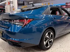 2022 Hyundai Elantra 1.5L CVT LUX Premium, синий — фото 4