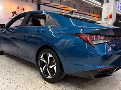2022 Hyundai Elantra 1.5L CVT LUX Premium, синий — фото 5