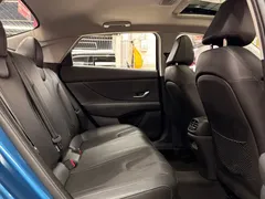 2022 Hyundai Elantra 1.5L CVT LUX Premium, синий — фото 26