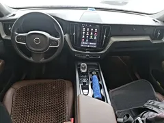 2023 Volvo XC60 4WD Luxury, белый — фото 10