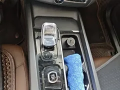 2023 Volvo XC60 4WD Luxury, белый — фото 14
