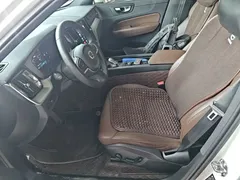 2023 Volvo XC60 4WD Luxury, белый — фото 15