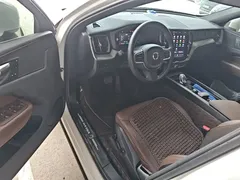 2023 Volvo XC60 4WD Luxury, белый — фото 16