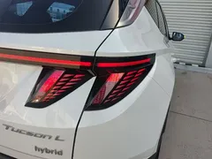 2022 Hyundai Tucson L 2.0L Hybrid Premium, белый — фото 24