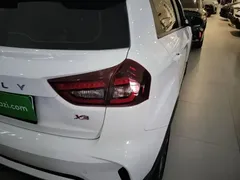 2021 Geely Vision X3 1.5L MT Elite, белый — фото 8