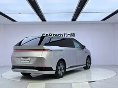 2024 Xpeng X9 610 Long Range Pro — фото 5