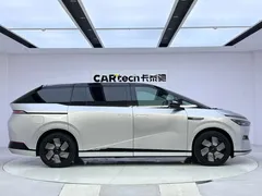 2024 Xpeng X9 610 Long Range Pro — фото 6