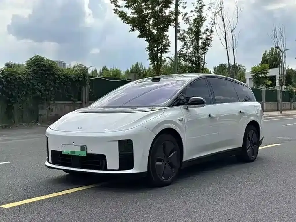 2025 Li Auto i8 Standard