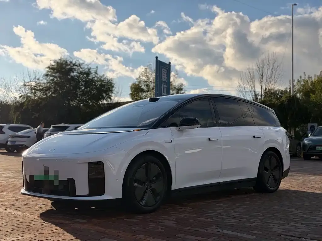 2025 Li Auto i8 Standard