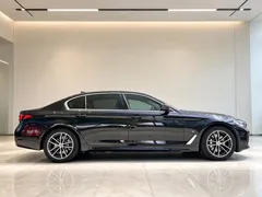 2021 BMW 5 Series 535Le PHEV M Sport, чёрный — фото 7