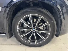 2022 BMW X5 30Li Premium M Sport Package, чёрный — фото 3