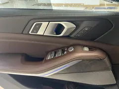 2022 BMW X5 30Li Premium M Sport Package, чёрный — фото 12