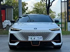 2023 Changan UNI-V 1.5T Sport, белый — фото 2