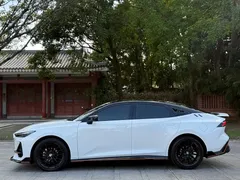 2023 Changan UNI-V 1.5T Sport, белый — фото 10