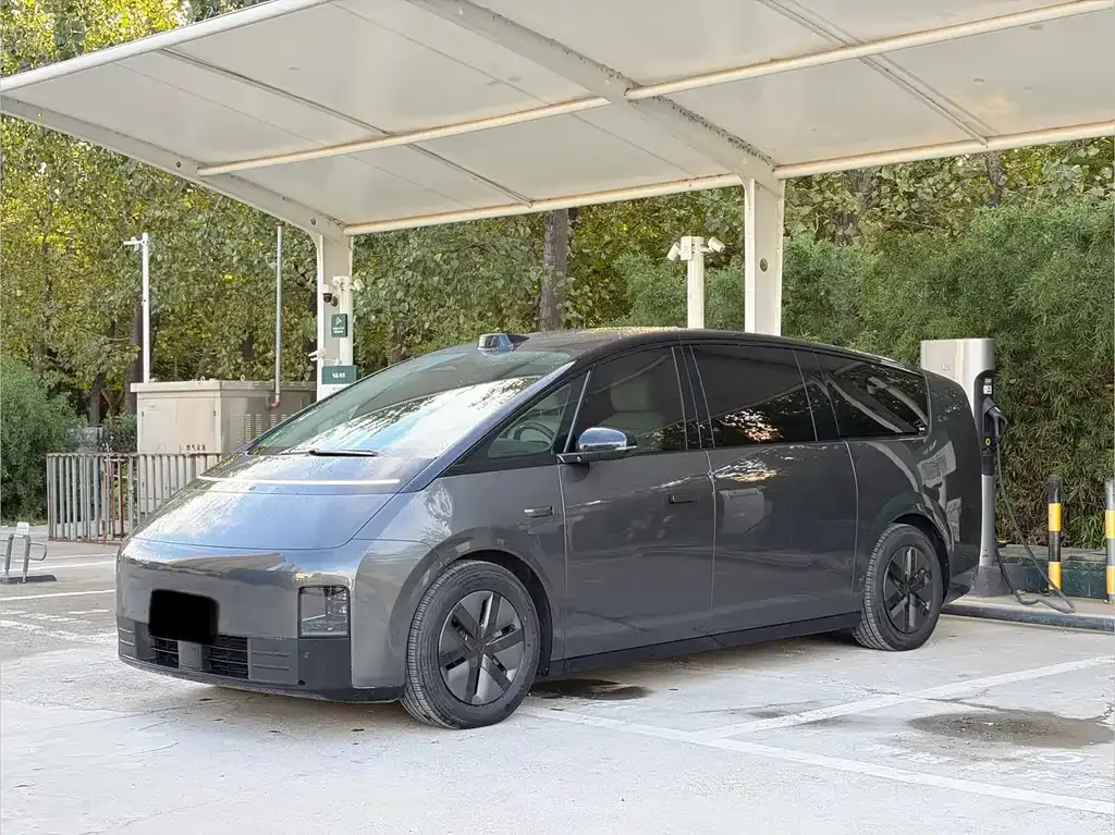 2024 Li Auto MEGA Ultra
