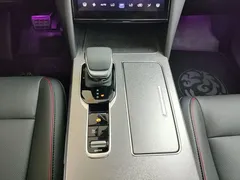 2025 Hongqi HS7 2.0T PHEV 2WD 6-seat Qixiang, чёрный — фото 14