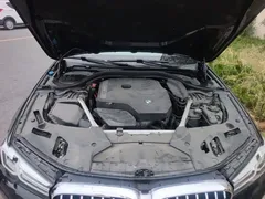2022 BMW 5 Series 530Li xDrive Luxury Package, чёрный — фото 21