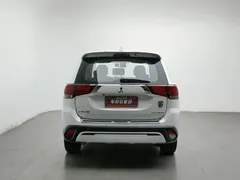 2020 Mitsubishi Outlander 2.4L 4WD 7-seat, белый — фото 4