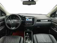 2020 Mitsubishi Outlander 2.4L 4WD 7-seat, белый — фото 5