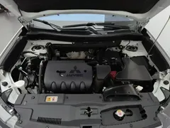 2020 Mitsubishi Outlander 2.4L 4WD 7-seat, белый — фото 6