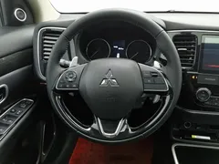 2020 Mitsubishi Outlander 2.4L 4WD 7-seat, белый — фото 11