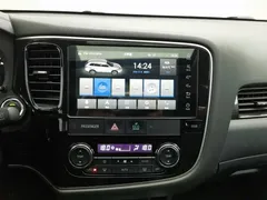 2020 Mitsubishi Outlander 2.4L 4WD 7-seat, белый — фото 12
