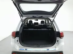 2020 Mitsubishi Outlander 2.4L 4WD 7-seat, белый — фото 16