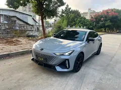 2022 Changan UNI-V 1.5T Premium — фото 1