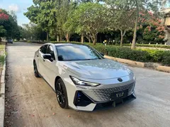 2022 Changan UNI-V 1.5T Premium — фото 3