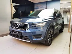 2022 Volvo XC40 4WD Luxury, синий — фото 1