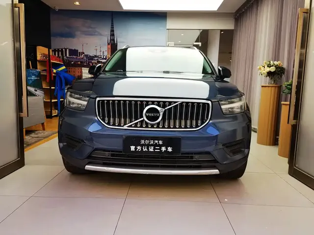 2022 Volvo XC40 4WD Luxury