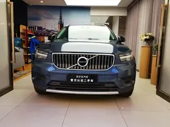 2022 Volvo XC40 4WD Luxury, синий — фото 2