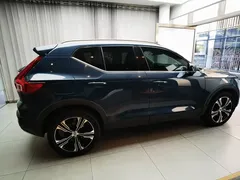 2022 Volvo XC40 4WD Luxury, синий — фото 8