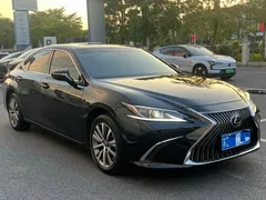 2021 Lexus ES 200 Excellence, чёрный — фото 3