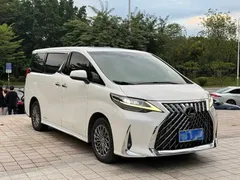 2020 Lexus LM 300h 4, белый — фото 3