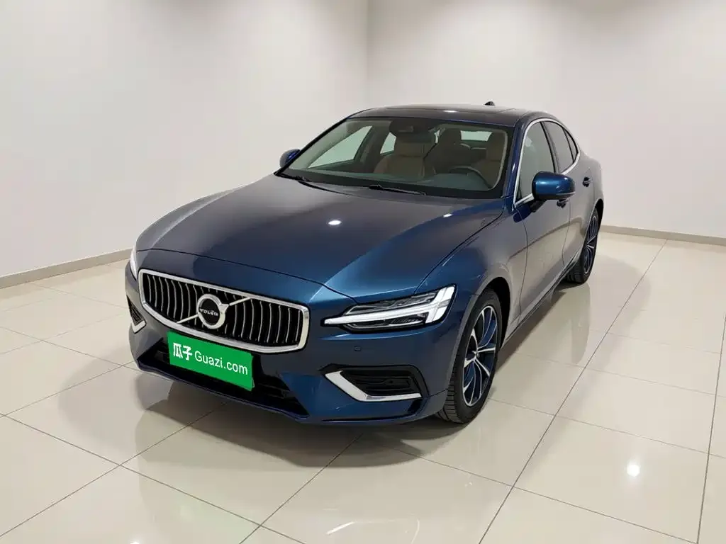 2022 Volvo S60 B4 Luxury
