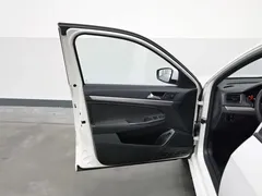 2019 Volkswagen Lavida Qihang 1.5L MT Fashion China VI, белый — фото 8