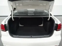 2019 Volkswagen Lavida Qihang 1.5L MT Fashion China VI, белый — фото 16